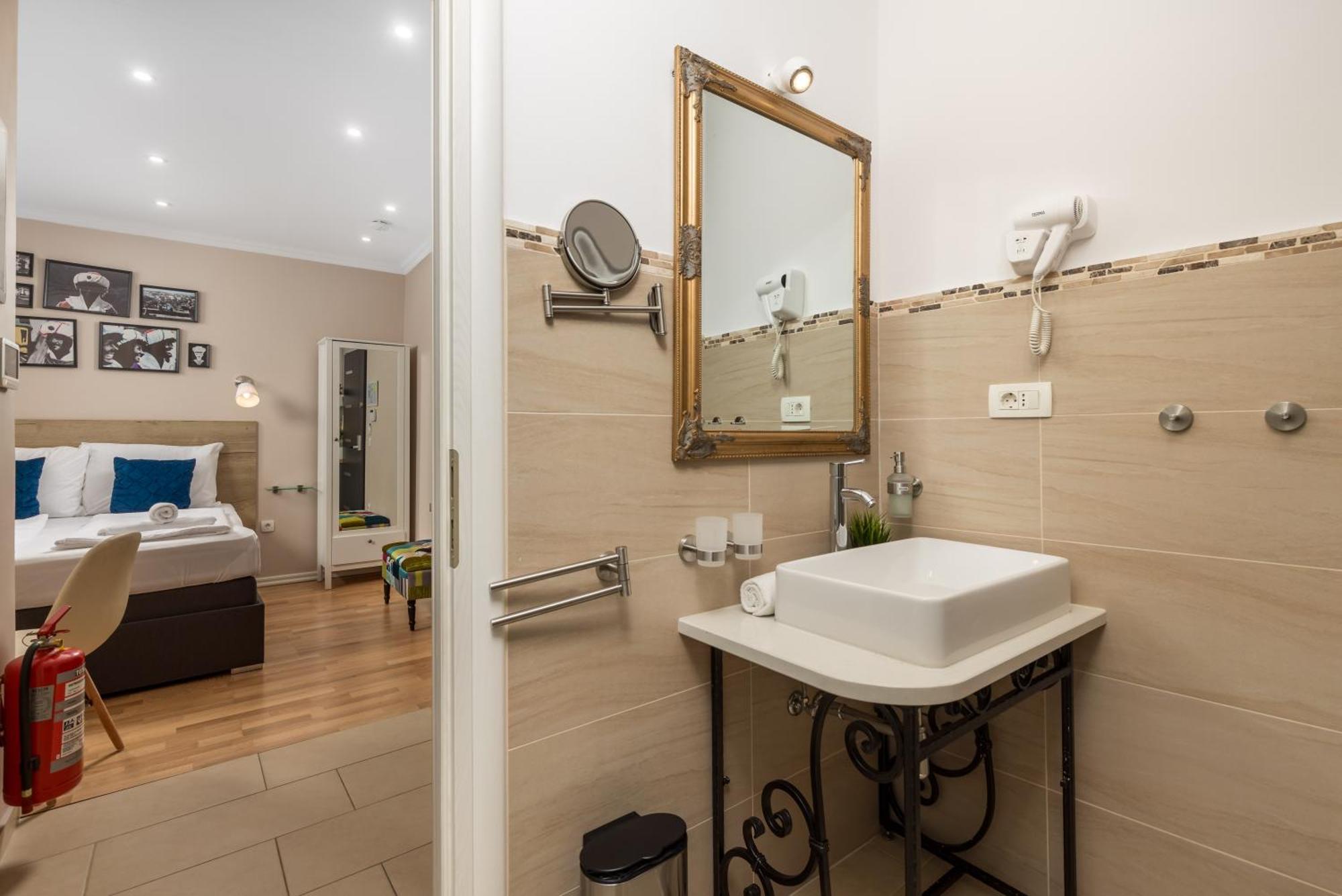 Apartments Neo Rijeka Luaran gambar